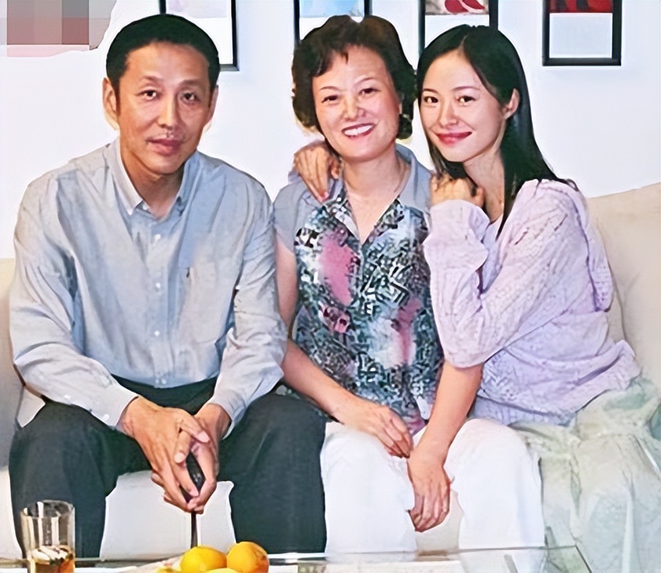 陈道明：娶央视主持人恩爱40年，和妻子互相成就，女儿是他的骄傲