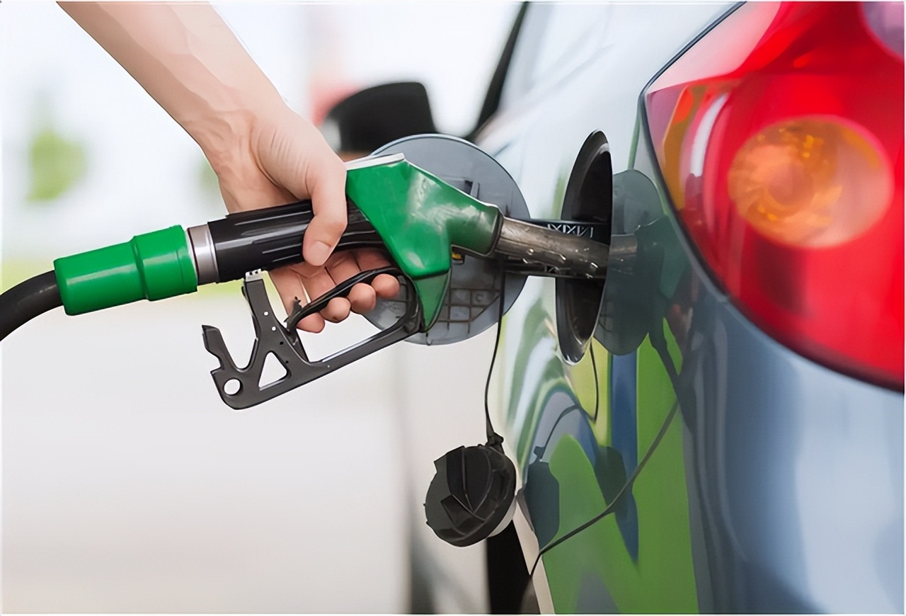 油价消息：原油再次遭遇阻击，徘徊在105美元，油价涨幅稳如泰山