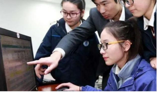 考生被985大学录取，刚发完朋友圈报喜，就被告知不用报道了