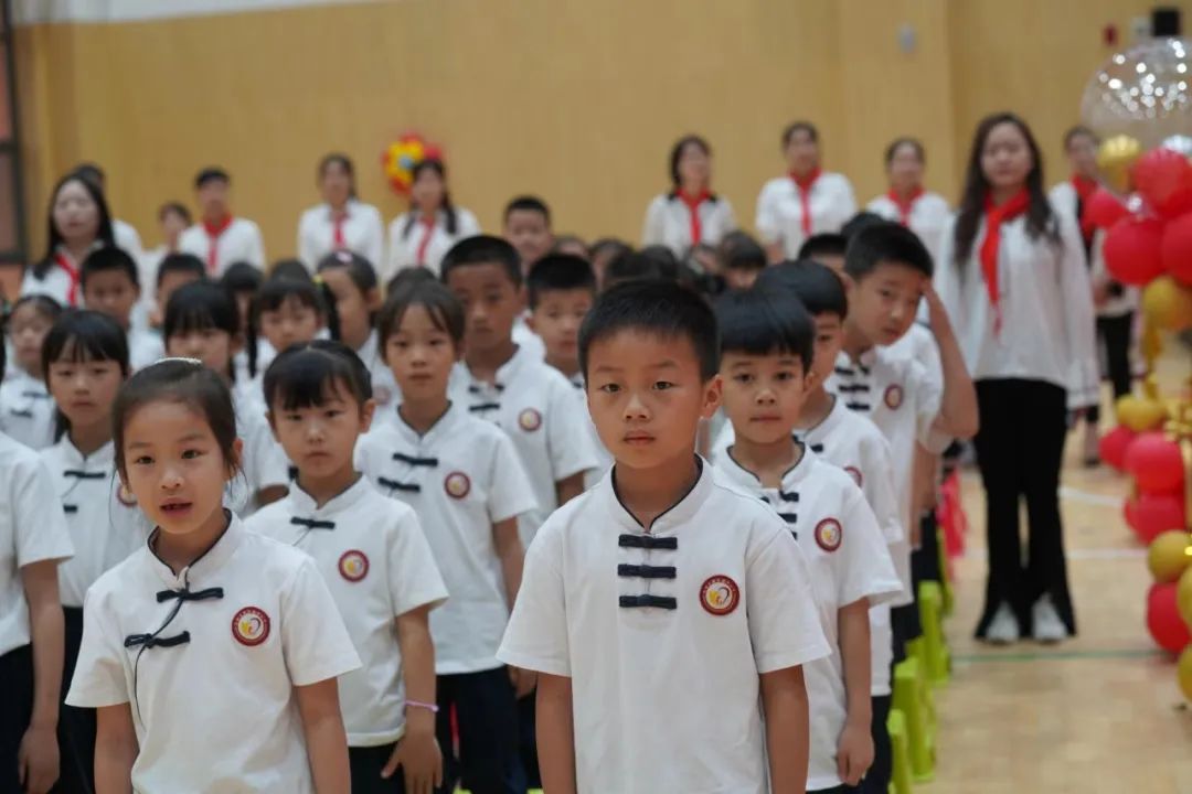 成都高新区朝阳小学举行2021级第一批新队员入队仪式