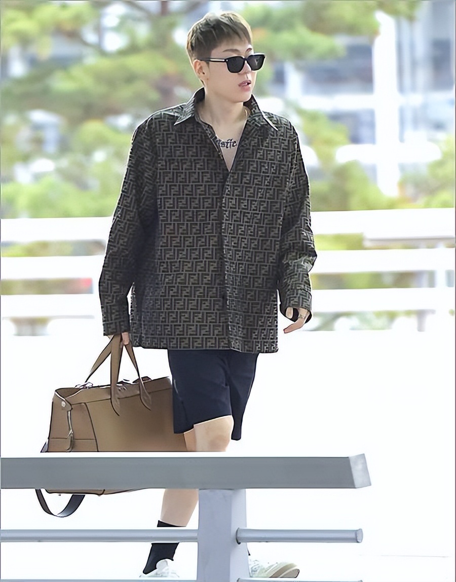 韩星出席时装周：泫雅男友辣眼，权志龙有“姨味”，朴宝剑头发油