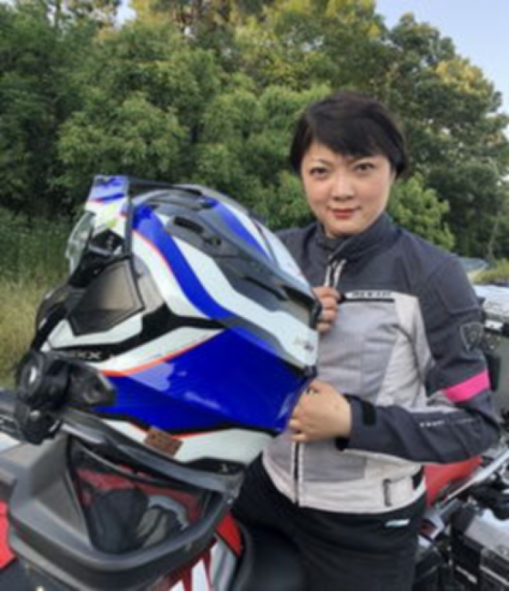 19年，南京44岁单亲妈妈，骑机车去欧洲看望女儿，93天穿越25国