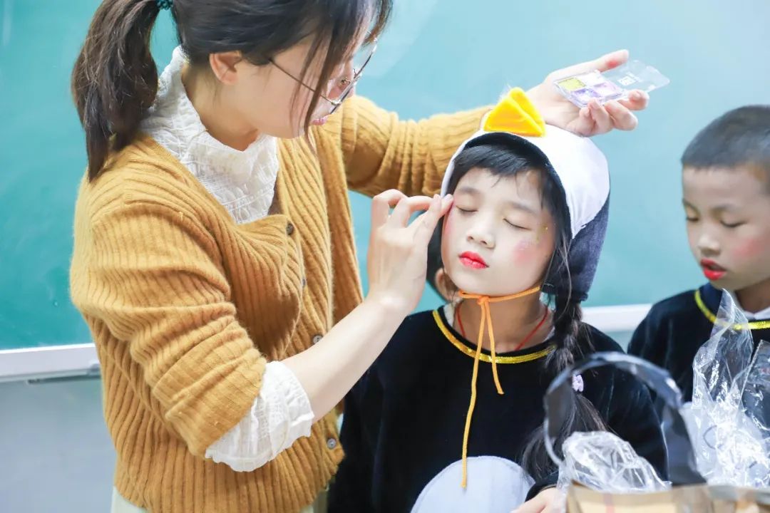 花田花绽，阅读悦心｜双流区黄甲小学举行读书节之阅读表演赛