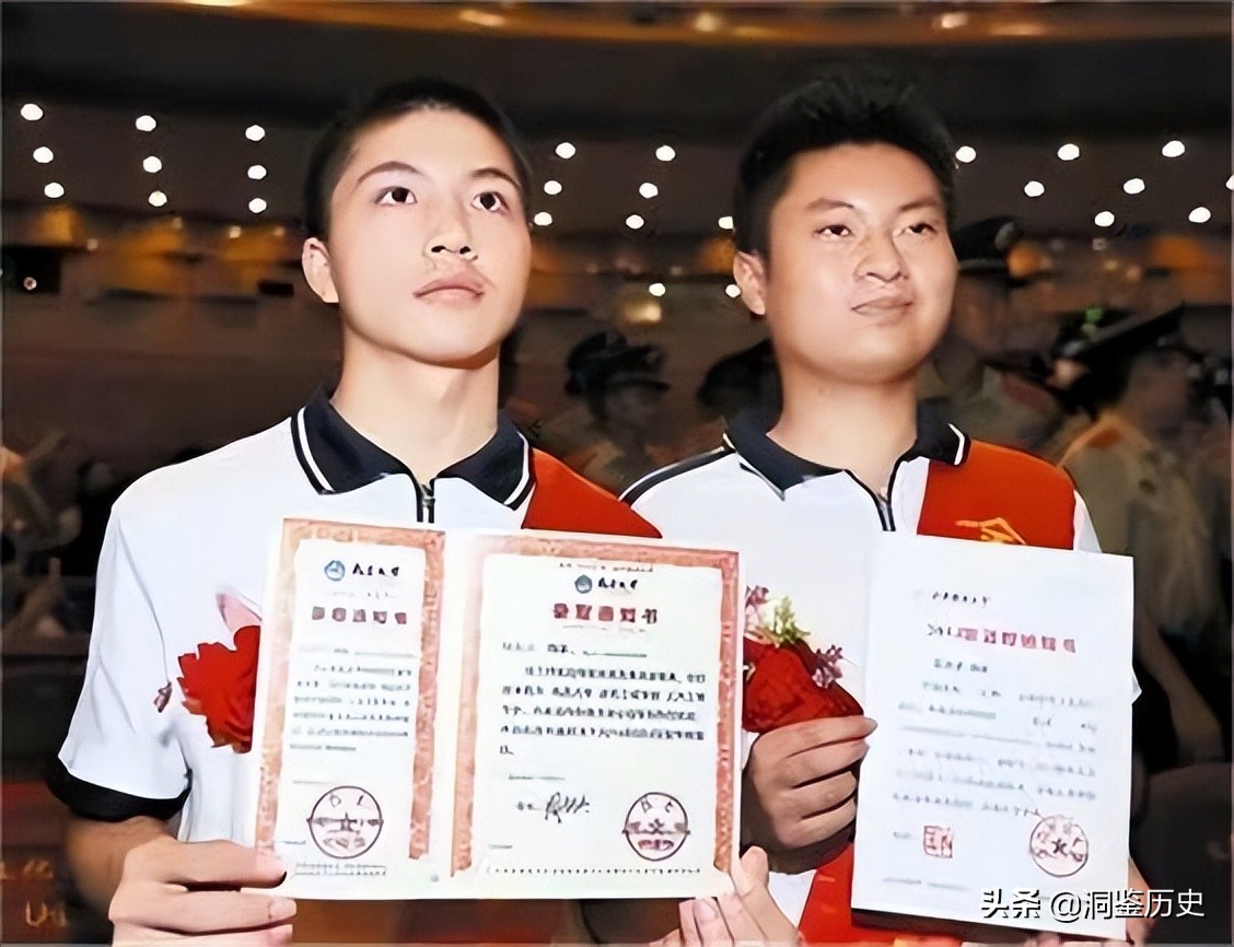 8年前江西两位“夺刀少年”因救全车人错过高考，如今怎么样了？