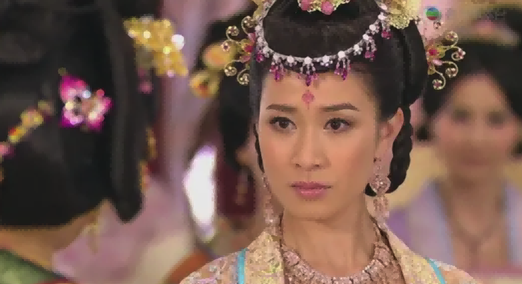 颜值不够别带“额饰”！13位女星造型PK，谁才撑得起倾国倾城