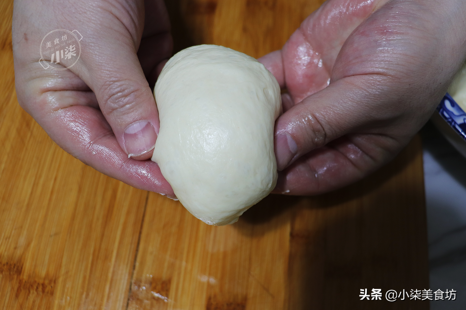 炸油饼时，切记不要直接揉面，早餐店老板教我2招，分享给大家