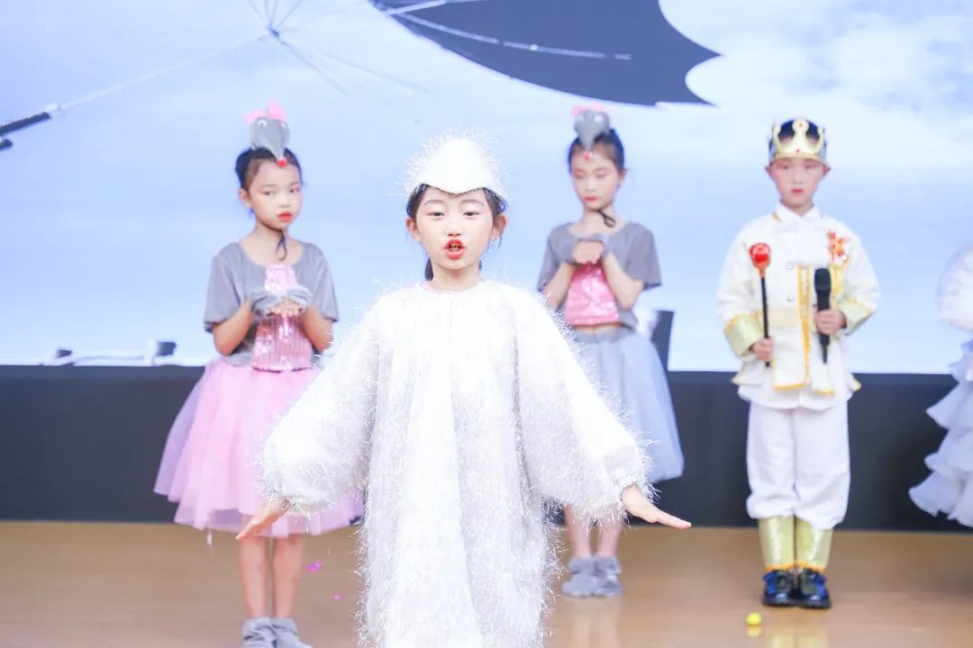 花田花绽，阅读悦心｜双流区黄甲小学举行读书节之阅读表演赛