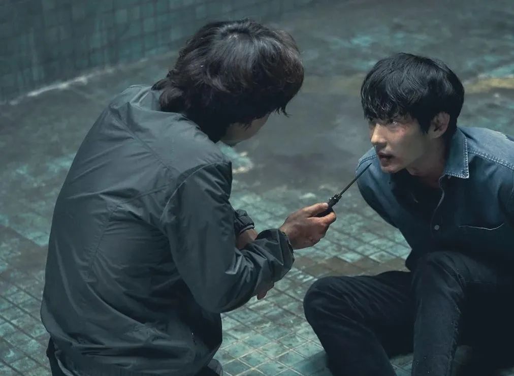 韩剧《恶之花》：用新身份生活后，他发现了自己重拾爱的能力