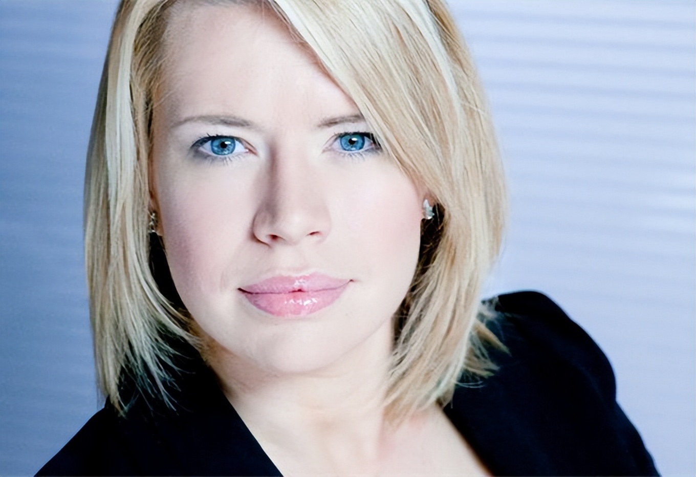 婚礼当天新娘去世！28岁男星曼恩悲痛不已，两人育有8个月大儿子