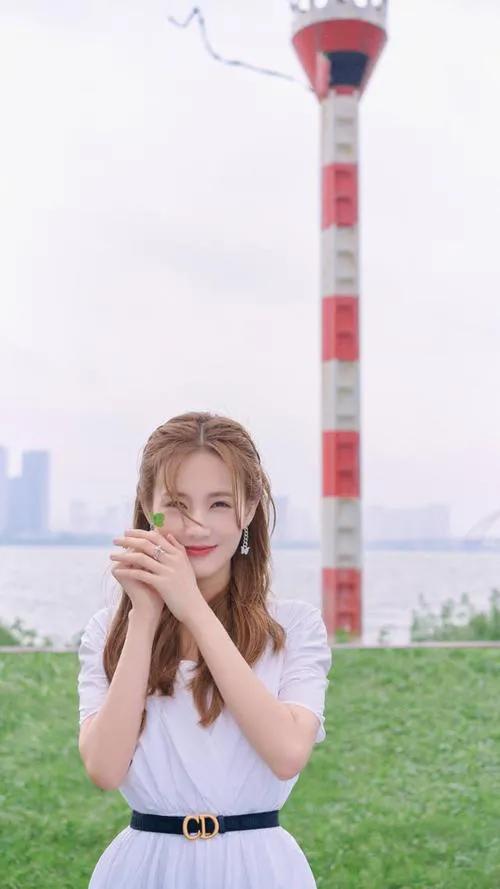 李一桐，甜美像极了初恋