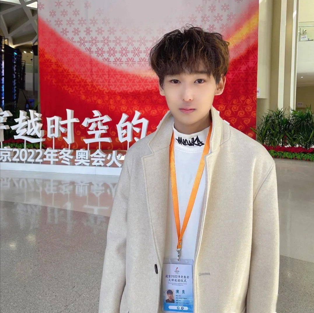 歌坛伉俪冯晓泉与曾格格：“421家庭”的幸福与烦恼