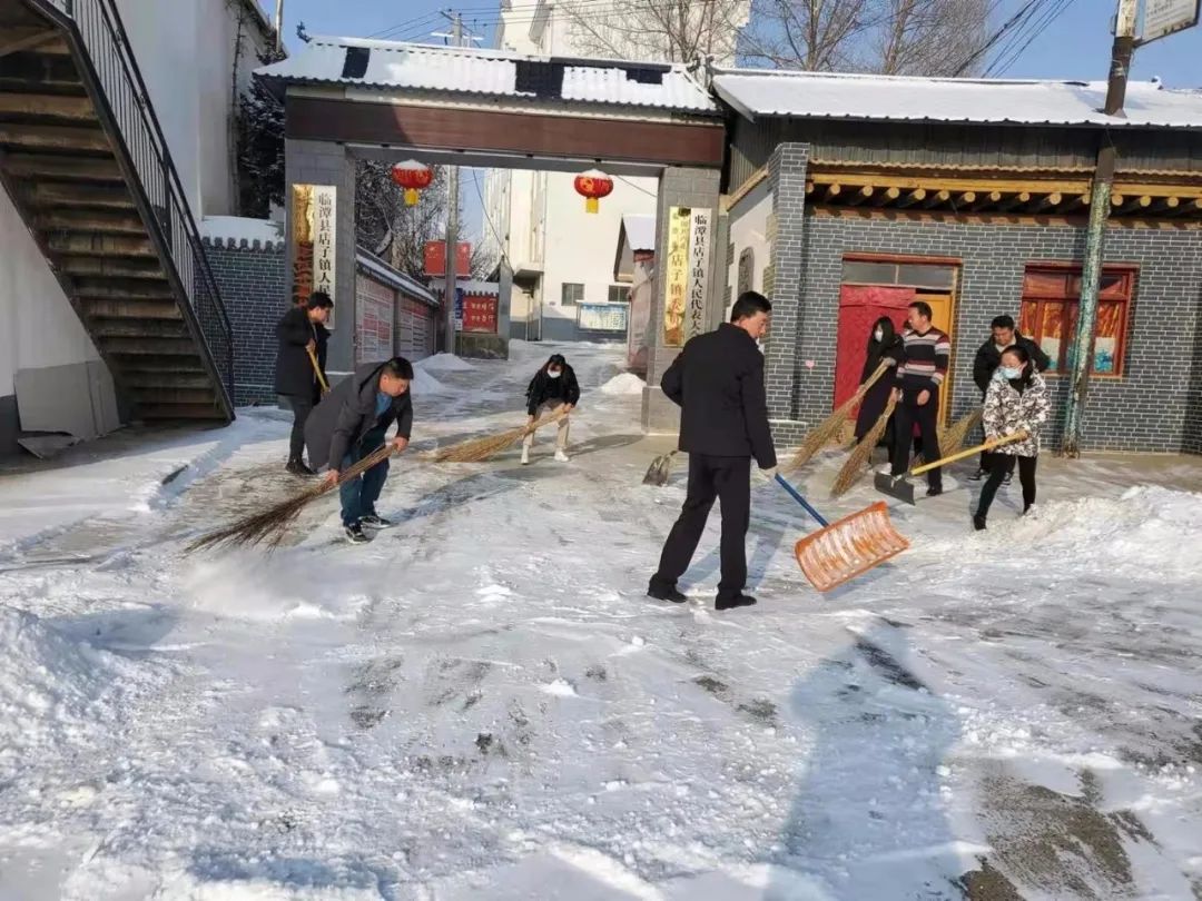 “浴雪”奋战！临潭县组织干部群众清扫降雪