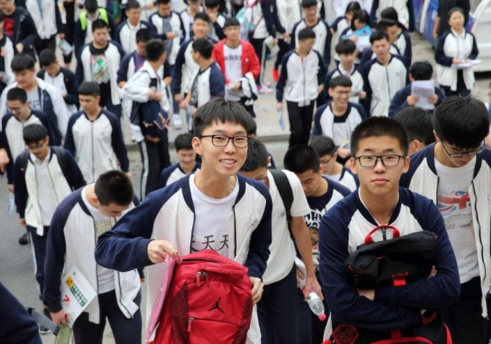 浙江2022年“首场高考”落幕，网友酸成“柠檬”：为什么我不能