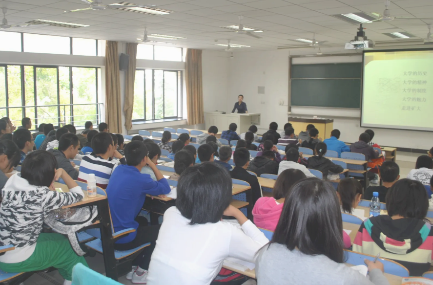 上海某大学副教授年薪曝光！基础工资只占一小部分，学生：比不了