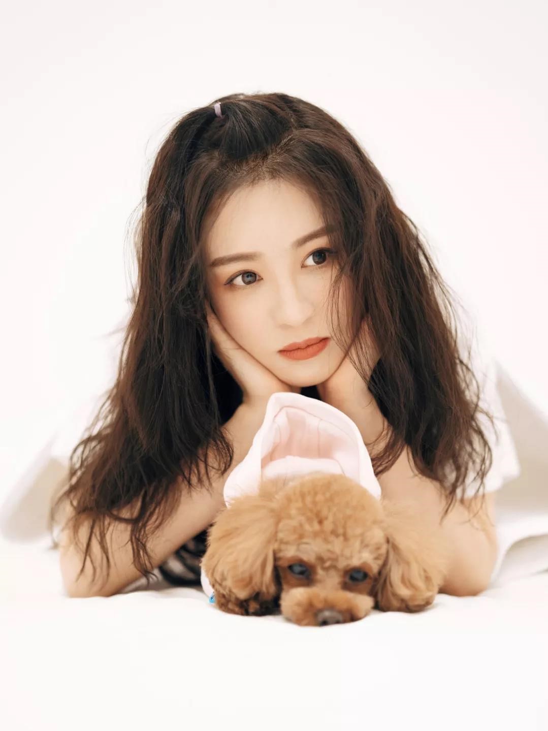 92年湖北女演员曾一萱，清新靓丽