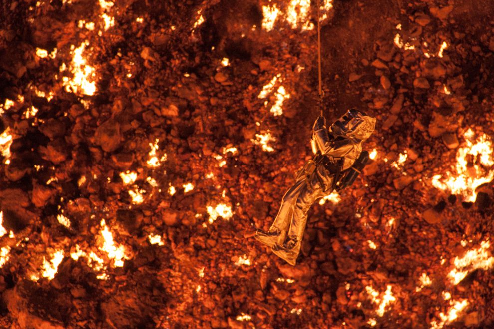 燃烧51年的"地狱之门",当地打算扑灭了!填沙浇水,还是核弹?