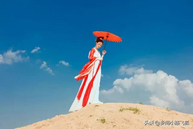 陈瑶晒古风美照庆出道七周年 高发髻眉间点花钿梦回飞鸾