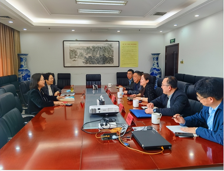 强！一天之内，多位董事长等密集到访，纷纷“牵手”这所大学！