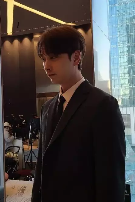 韩网友对未婚当爸的男偶像的反应差很大?负责任V.S不该当偶像