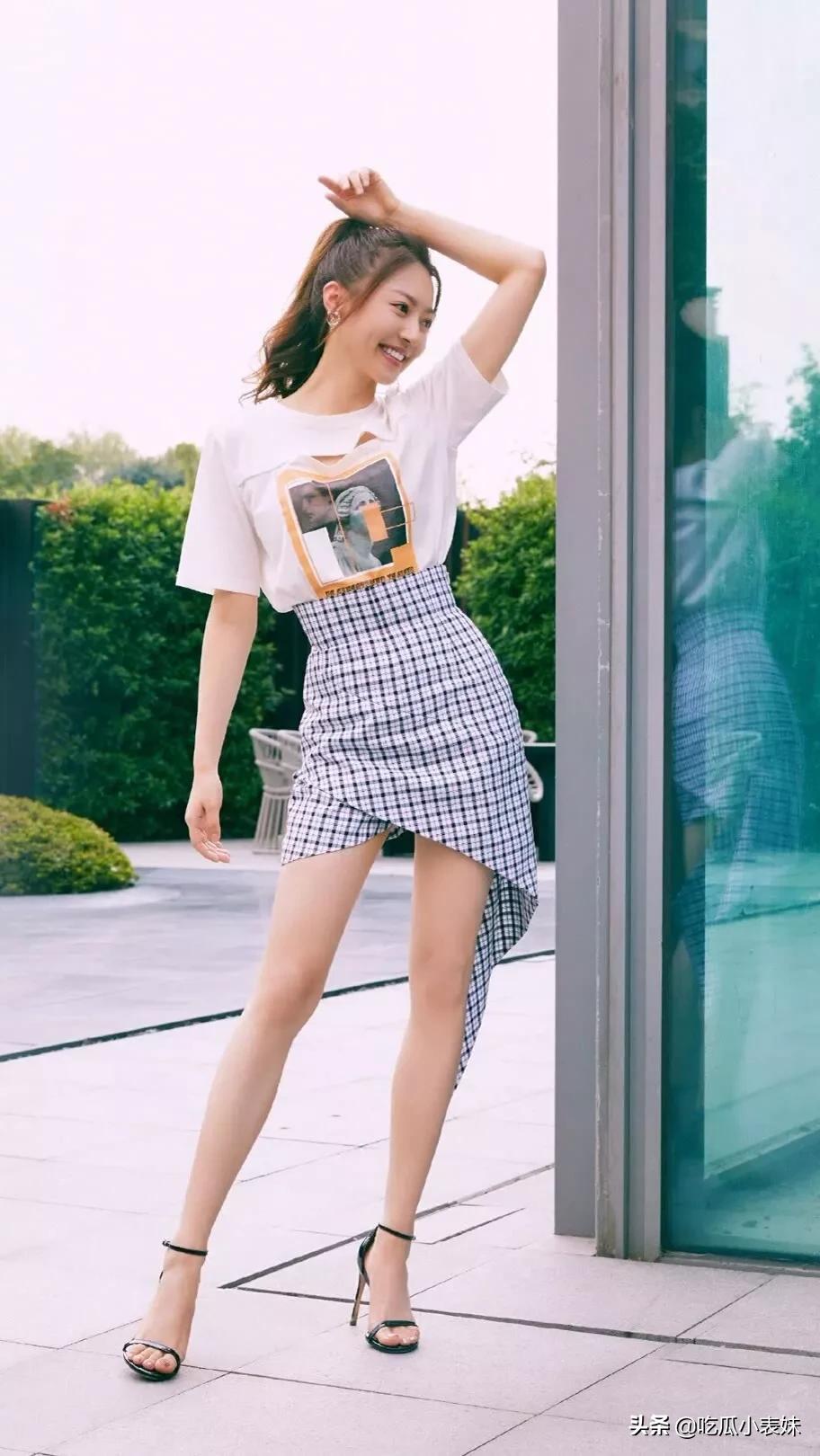 黄梦莹，皮肤白皙，御姐范十足