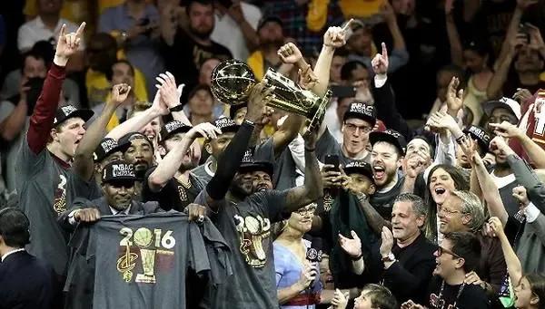 nba20年来有哪些王朝(近20年NBA历届总冠军一览，热火、湖人平分秋色，勇士独占鳌头)