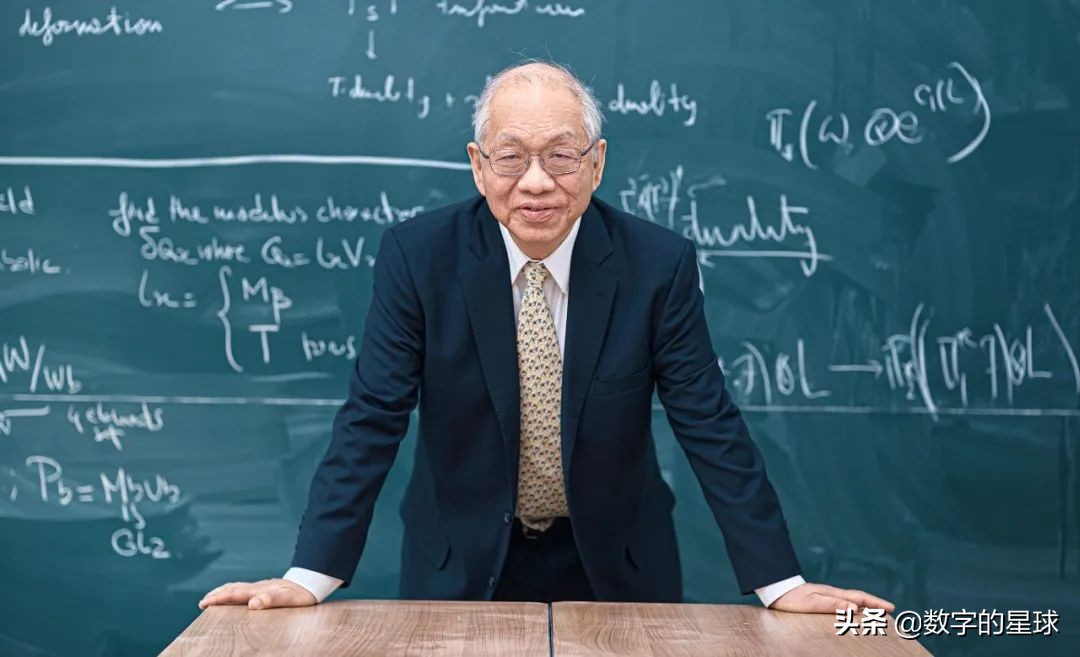 质量和角动量由爱因斯坦定义不明确