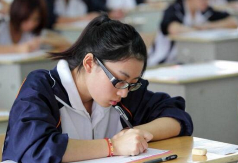 差“1cm”都不行！高考报考身高有硬指标，170cm的男生别轻易报考