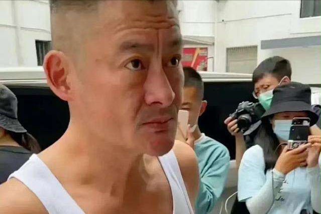 55岁景岗山酒不离手，妻子难以接受与其离婚，歌唱事业也被影响