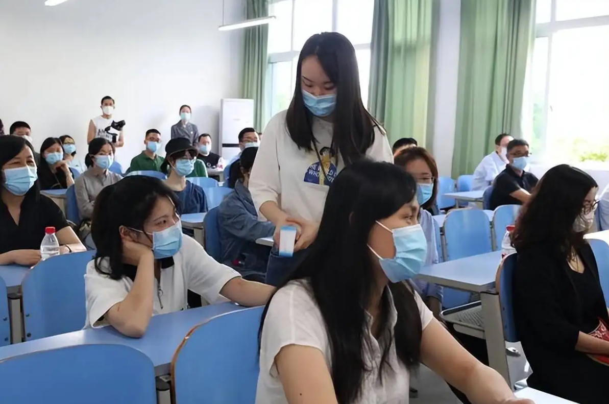 大学生的坏消息，五一或将只能休息1天，部分高校已经下发通知