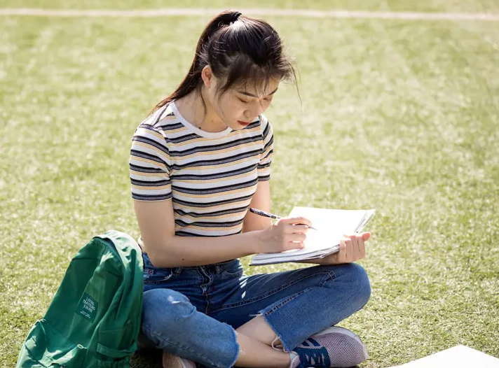 大学生迎来好消息，财会人的春天到来，毕业后获得企业的铁饭碗