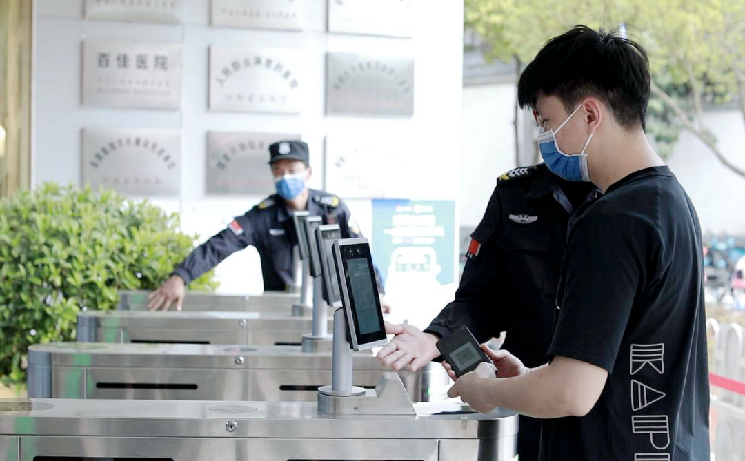 《经济晚报》刊载钭方芳署名文章：智慧赋能医院高质量发展