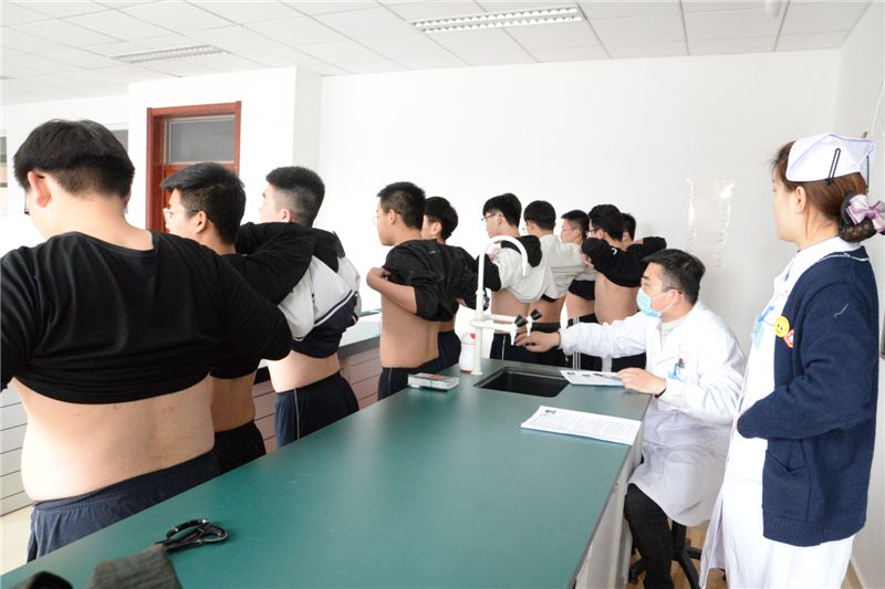 4月下旬的“高考体检”,全身要“一丝不挂”?学生表示很难配合