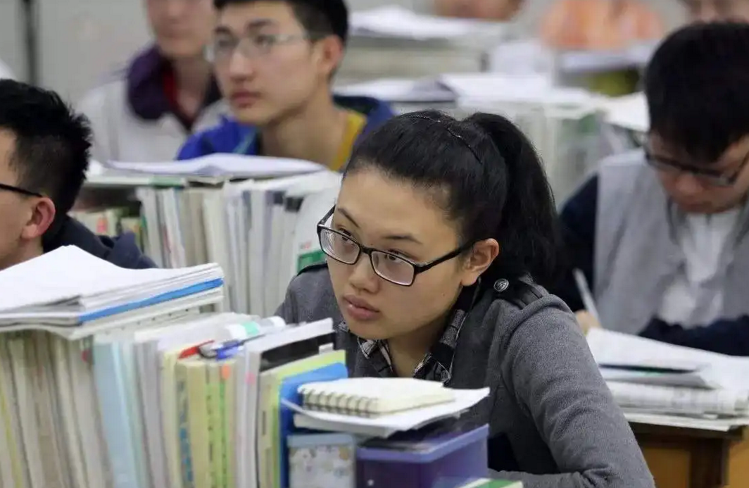 毕业后才幡然醒悟，同样是大专学历，为何高考与单招的差距这么大