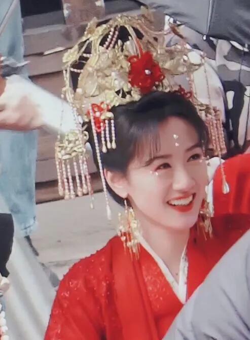袁冰妍曾遭雪藏半年无戏可拍，如今4部存货剧在手，依旧未来可期