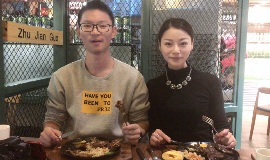 “励志考生”王恒杰：高考结束跪谢母亲，635分为何放弃985名校？