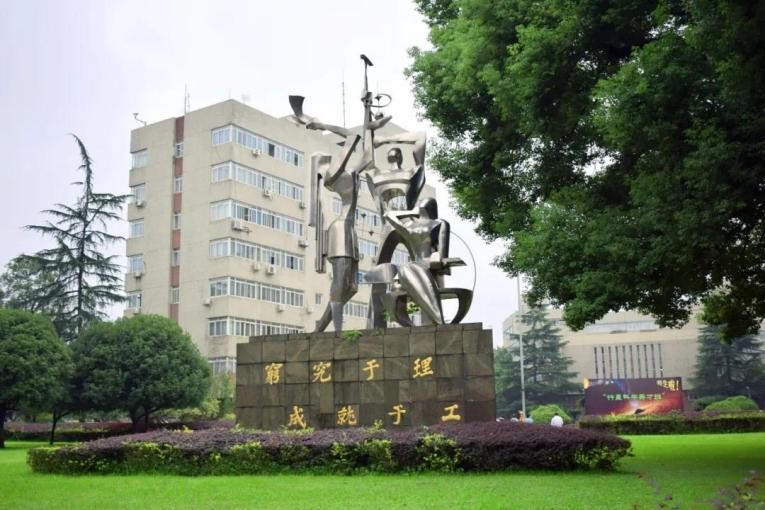 成都这所高校“火了”！食宿配置豪华，拥有绝美风光，学生幸福感爆棚！