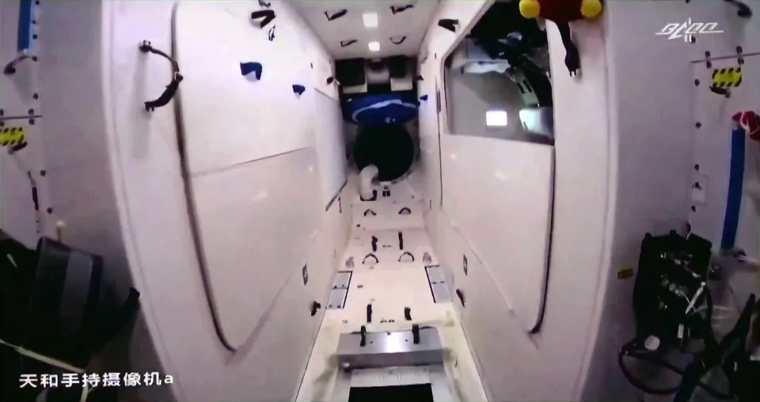 ���칬�ռ�վ֮����һ���ٶּ��ռ�վ���࣬���߶ԱȻ������