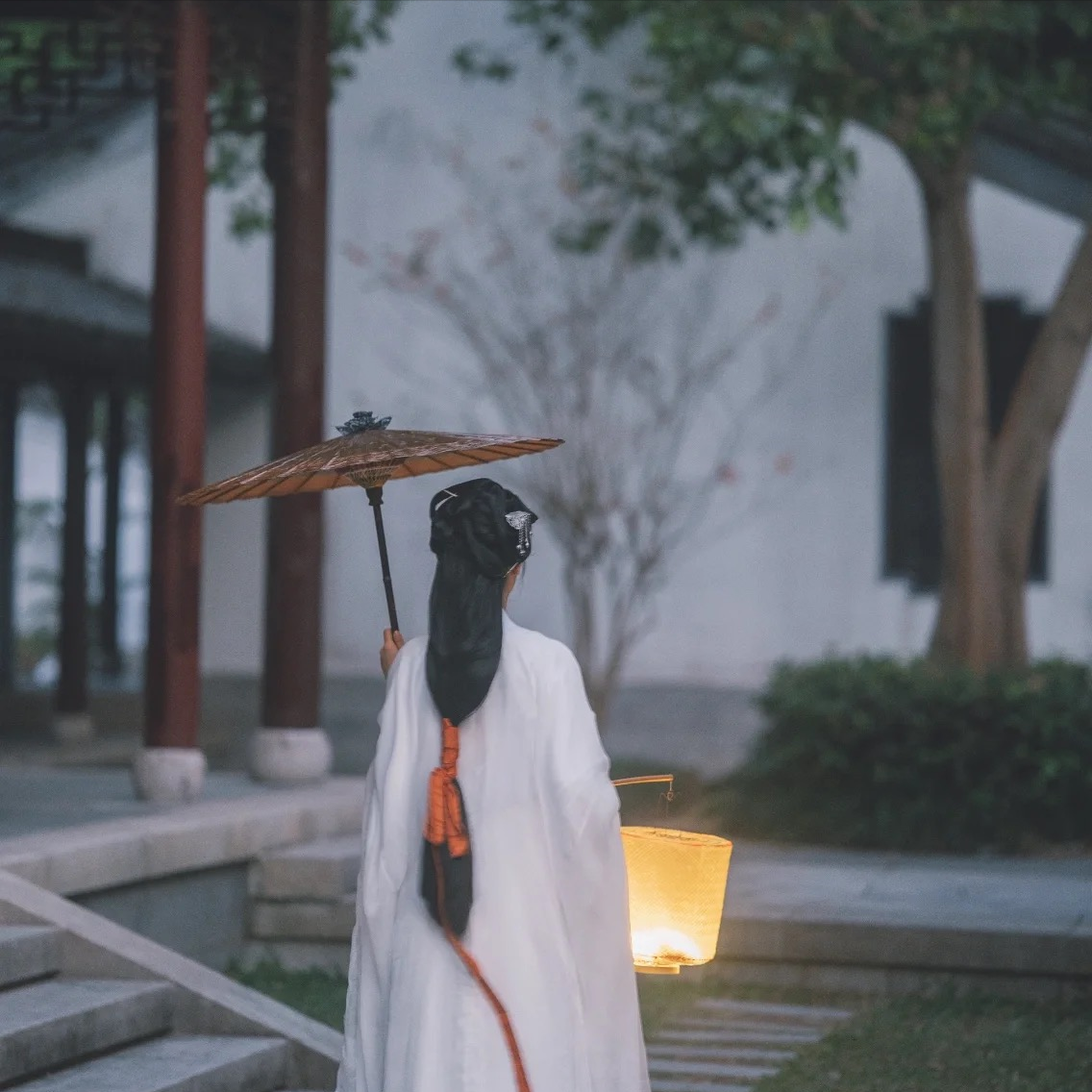 520特集-关于爱情遗憾唯美诗词：又是一年情意时，旧人可曾倚身旁