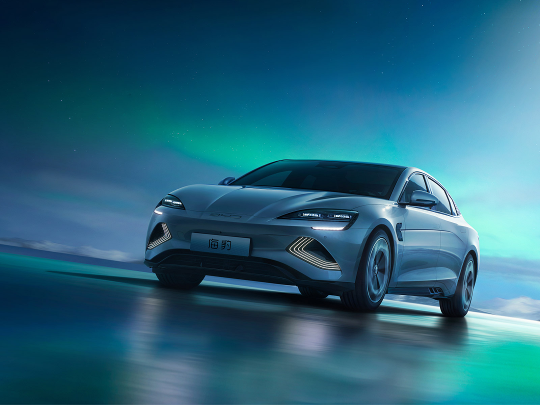 比亚迪海豹为啥火爆？预定车主：它平替奔驰实现了我的梦