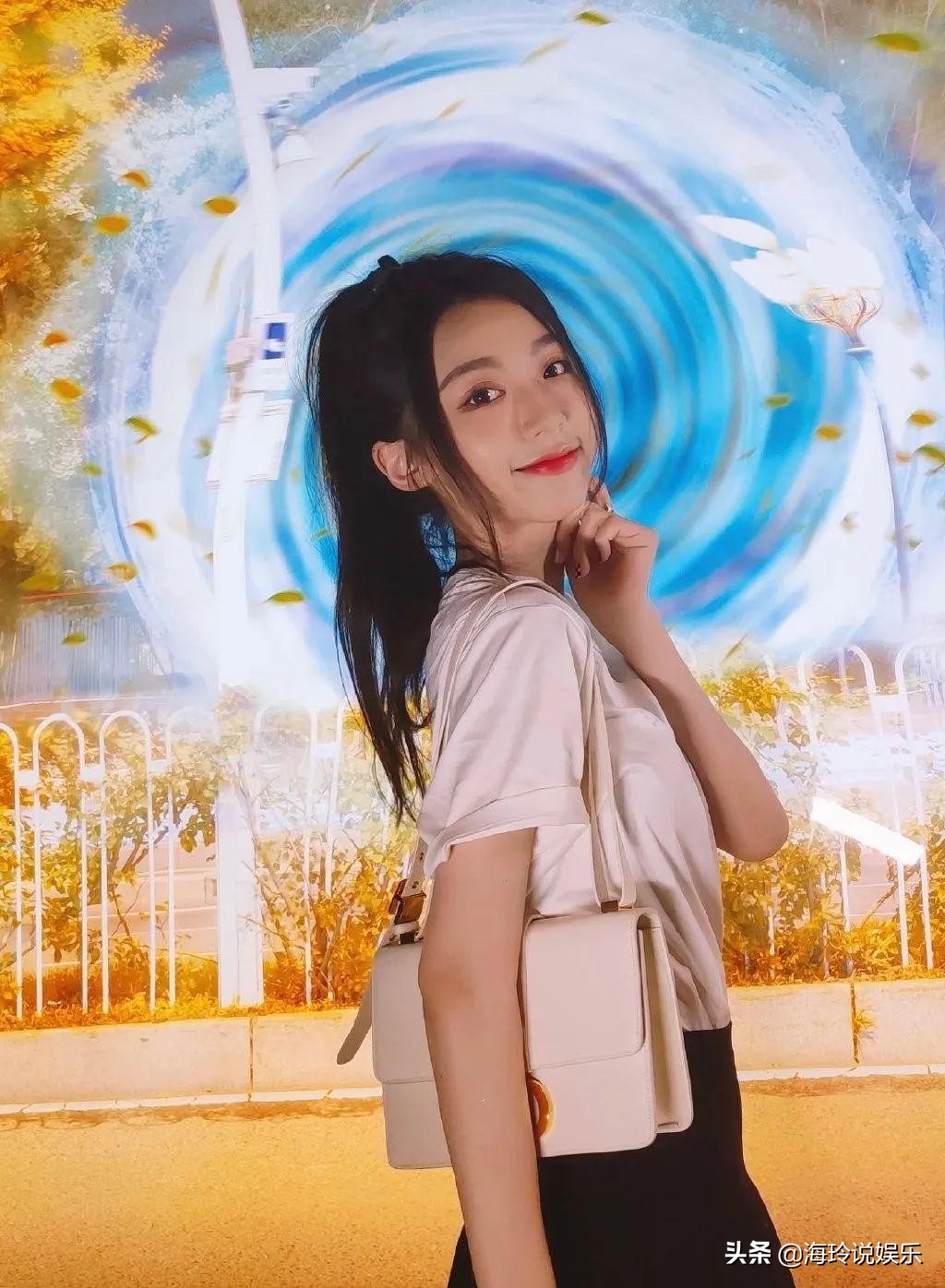 天云，美貌与智慧并存的KPL美女解说员