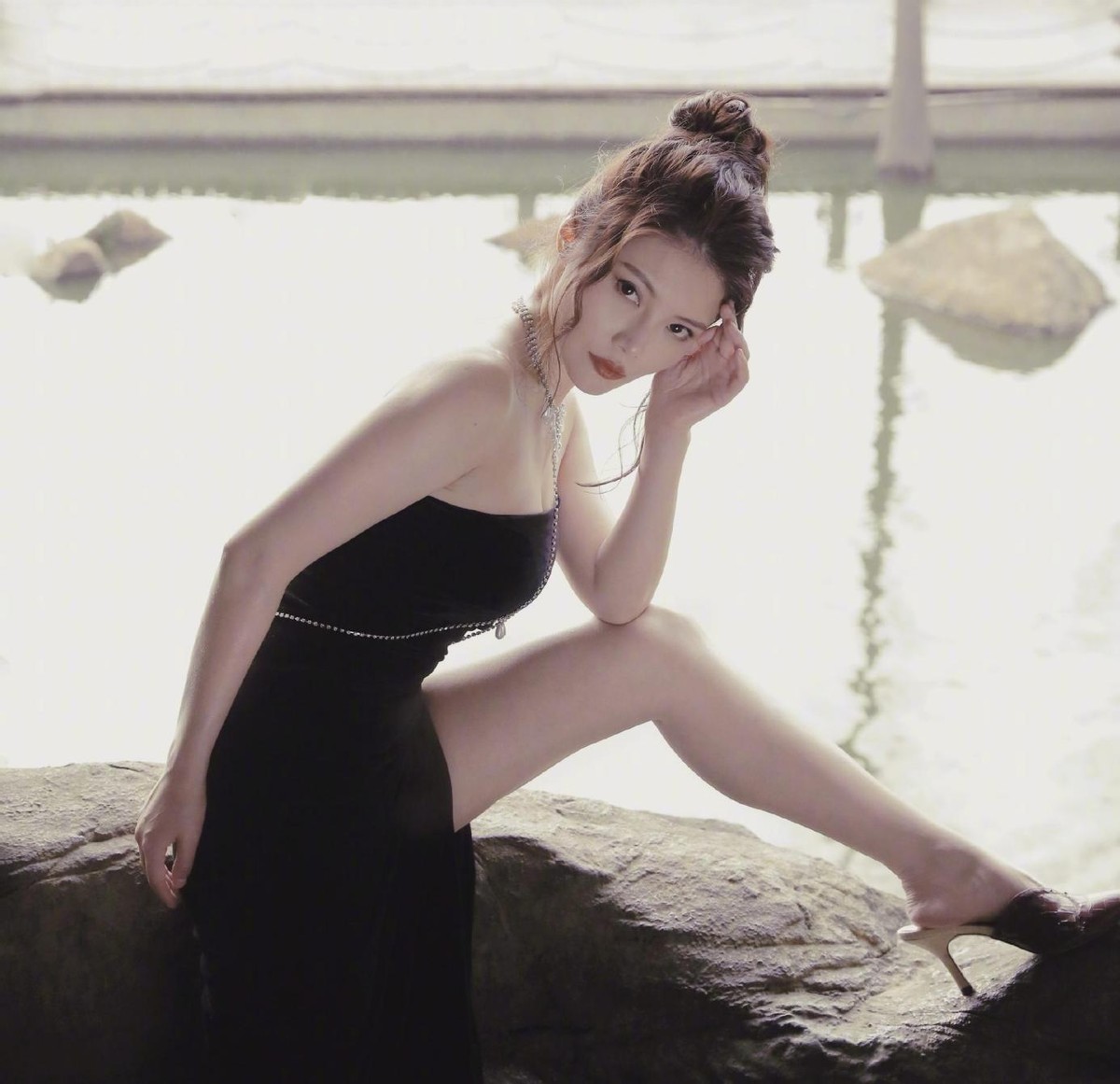 脸和身材判若两人，天使脸魔鬼身材的女明星，有的绝色有的尴尬