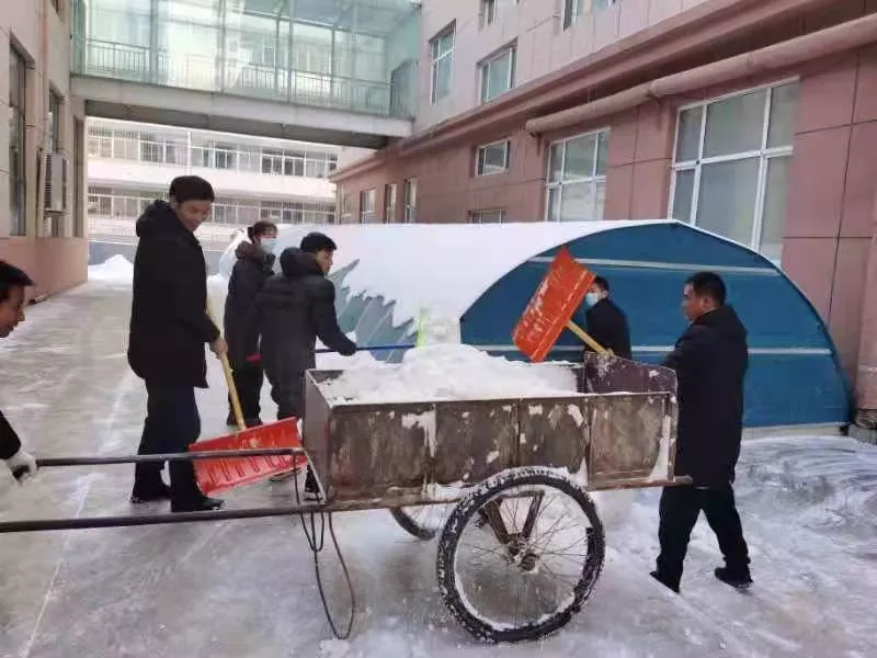 “浴雪”奋战！临潭县组织干部群众清扫降雪