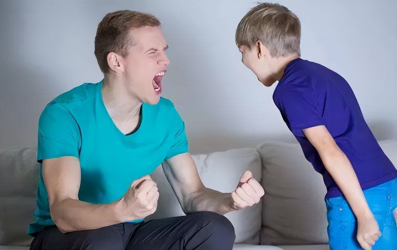 孩子有以下表现，多半是缺爱、受委屈了，父母却误以为是高情商