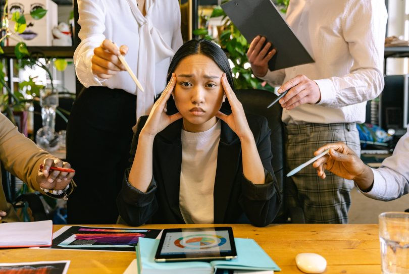 拼命加班却无人看见，我该如何证明自己的价值？