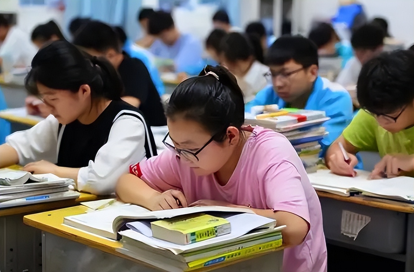 2022高考多少分能上本科？老师坦言“本科线”不是标准，要看排名