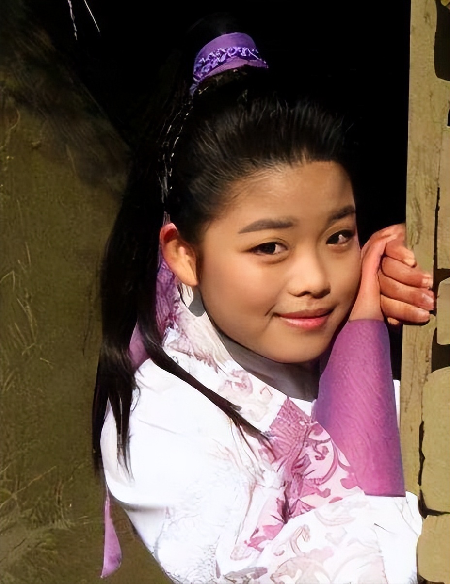 童星王莎莎走到今天,都是娃娃脸害的?