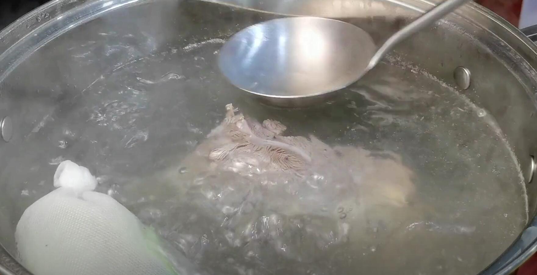 男人不想老得快，万万别省钱，这3种食物可劲吃，身体强壮有干劲
