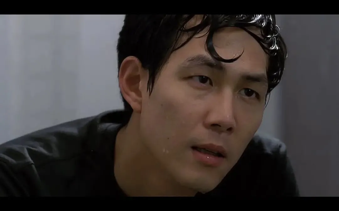 被27岁的李政宰问:"你说不出我爱你吧?你从没有说过.