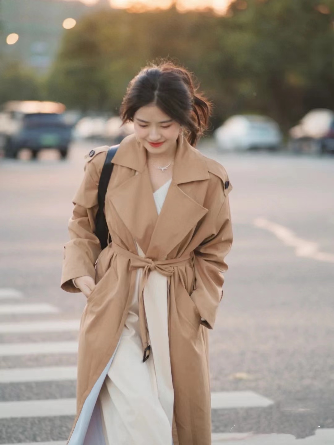 春天里的风衣,是最适合穿的外套.