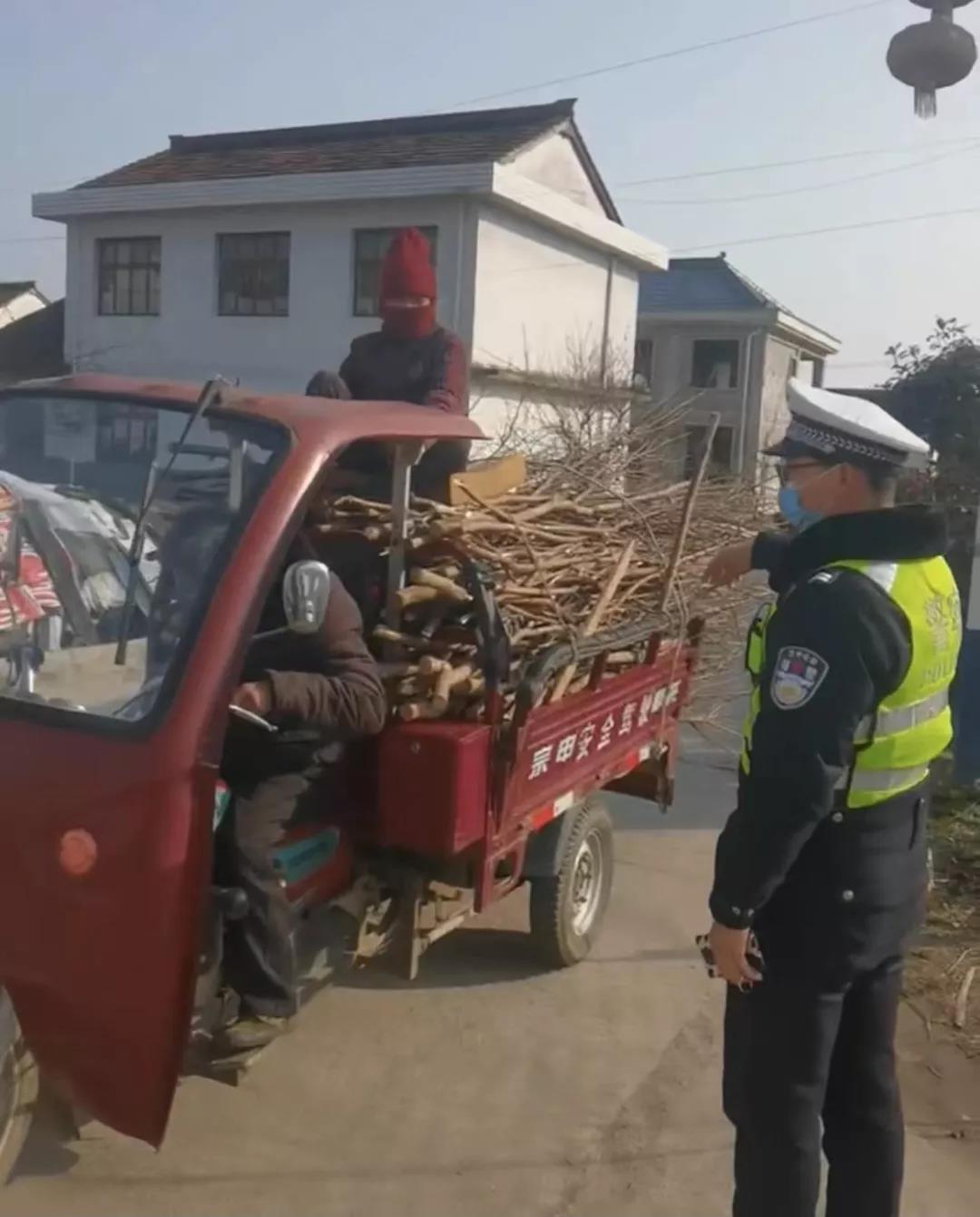 当心“便利”闯大祸，汉中交警一大队严查严处三轮车违法载人